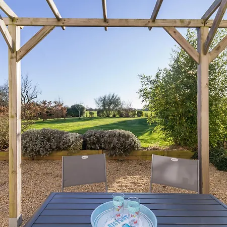 Paisible Proche De La Avec Jardin, Wifi, Et Equipements Bebe - Fr-1-306-1037 *