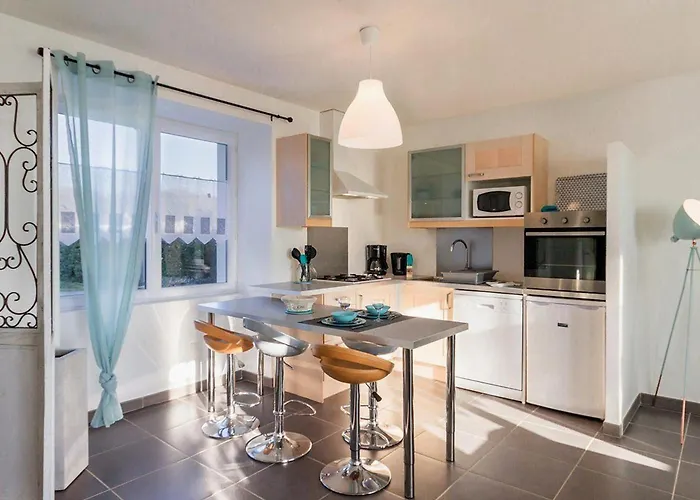 Paisible Proche De La Avec Jardin, Wifi, Et Equipements Bebe - Fr-1-306-1037 펜션